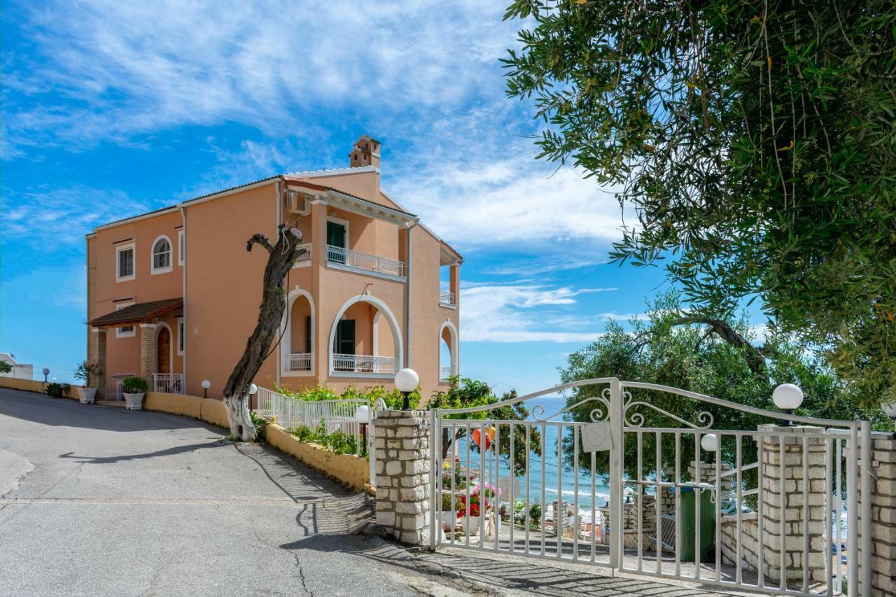 Aparthotel Naftis 3*