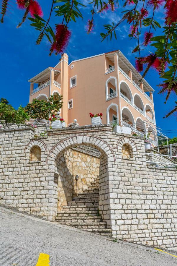 Aparthotel Naftis